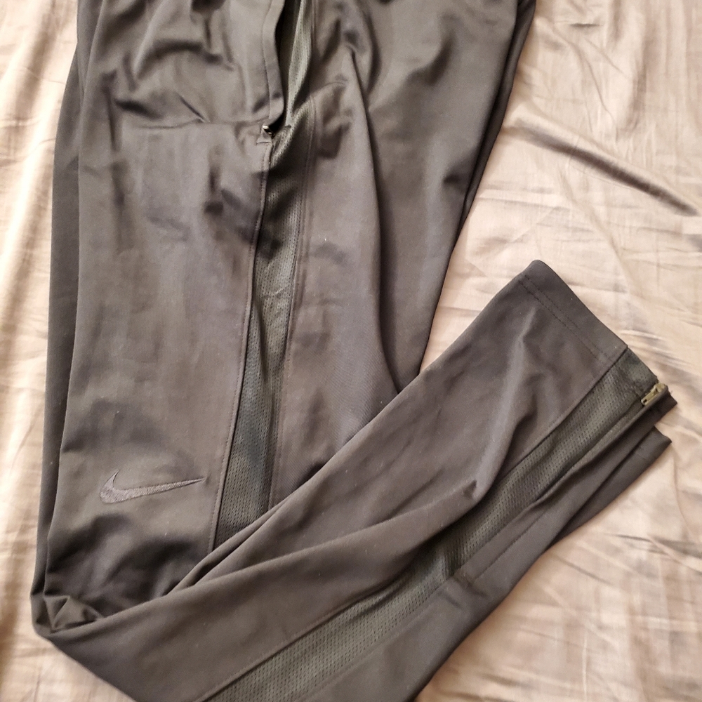 Nike dri fit joggers dark black size xs